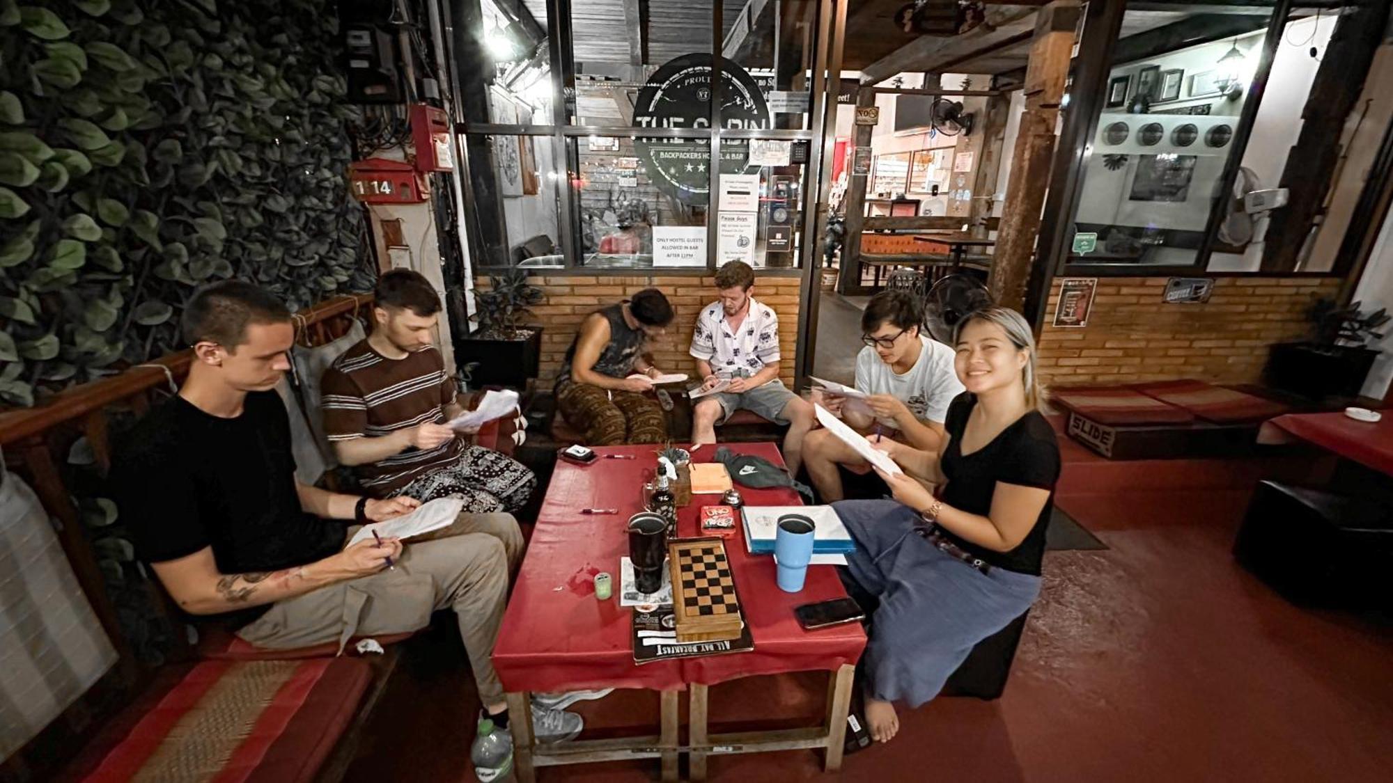 The Cabin Backpackers Hostel & Bar 치앙마이 외부 사진