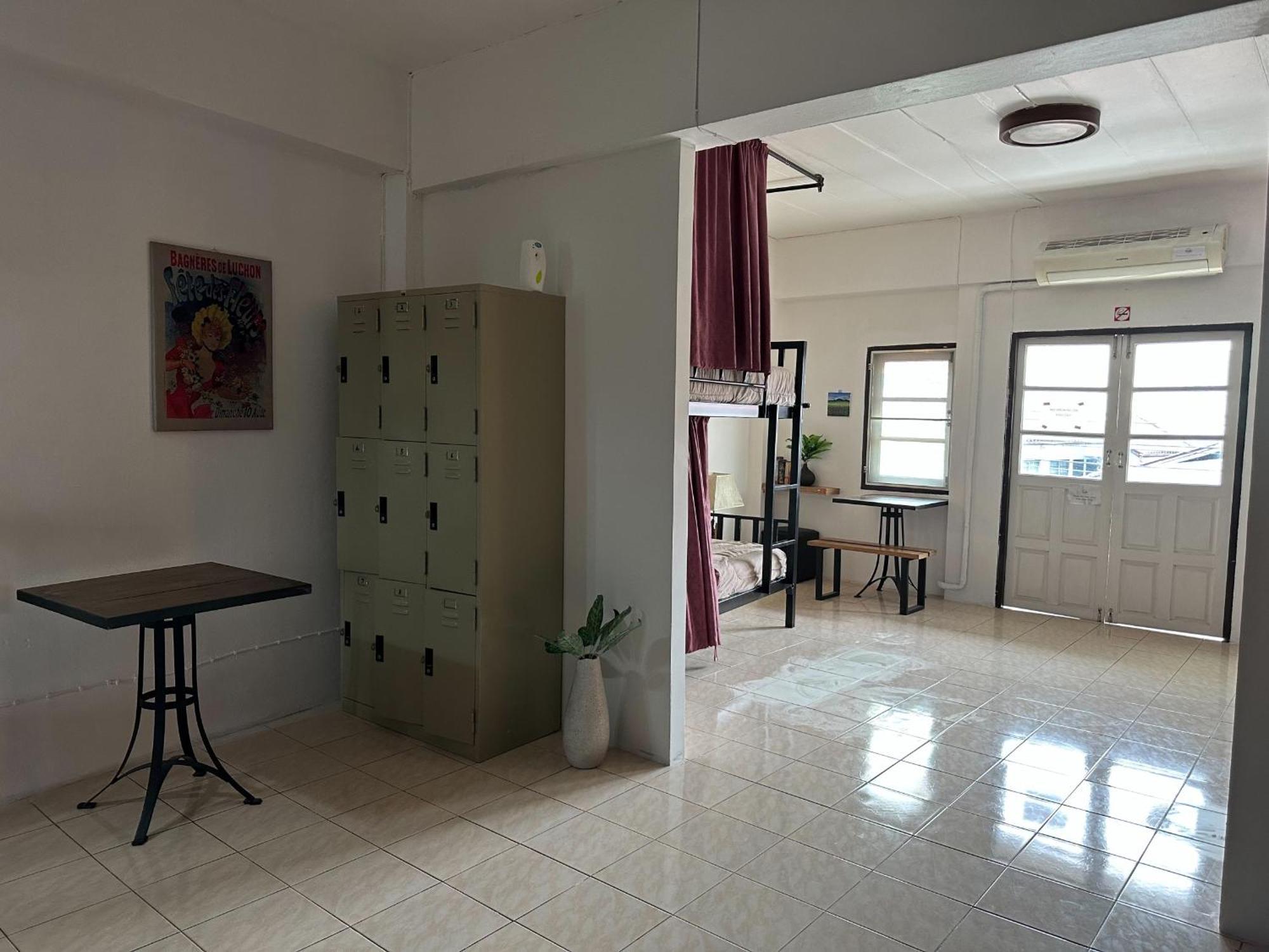 The Cabin Backpackers Hostel & Bar 치앙마이 외부 사진