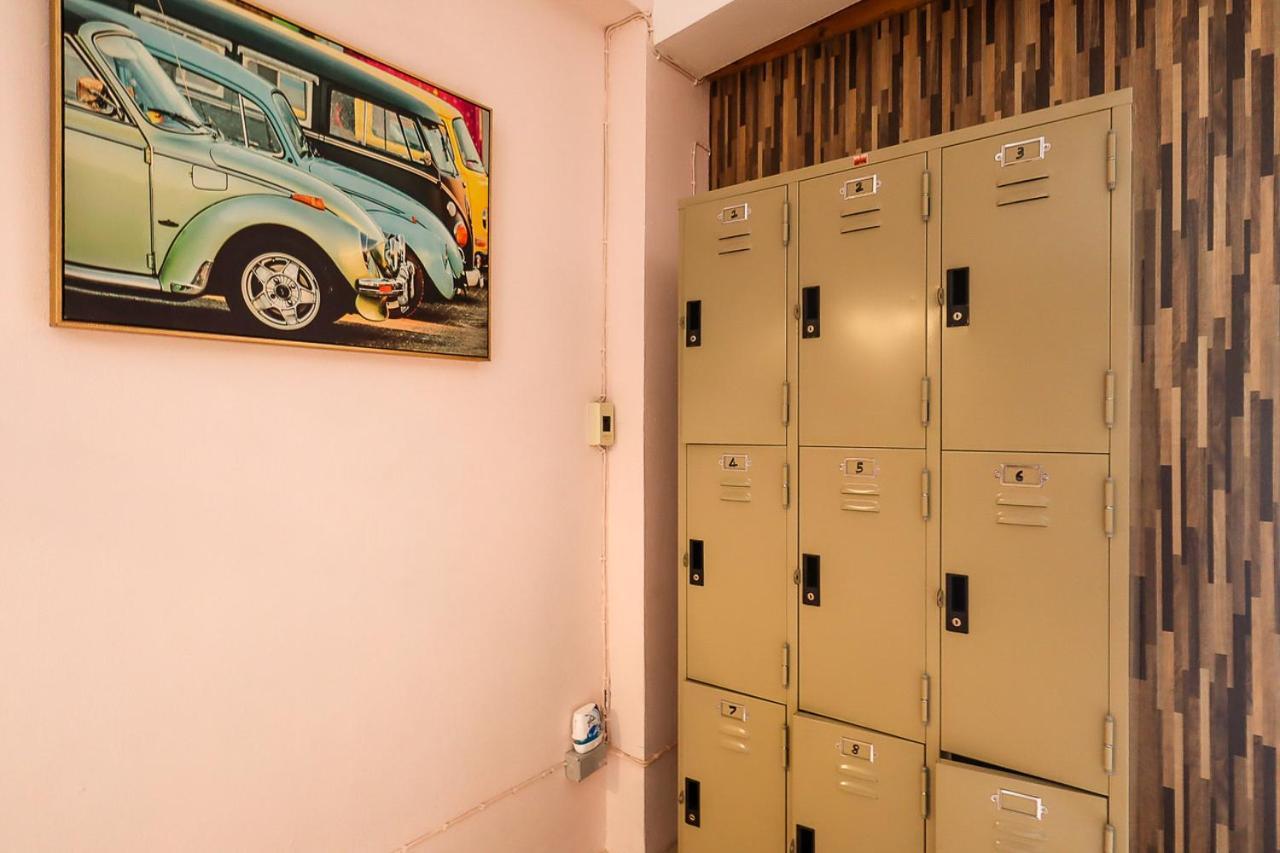 The Cabin Backpackers Hostel & Bar 치앙마이 외부 사진