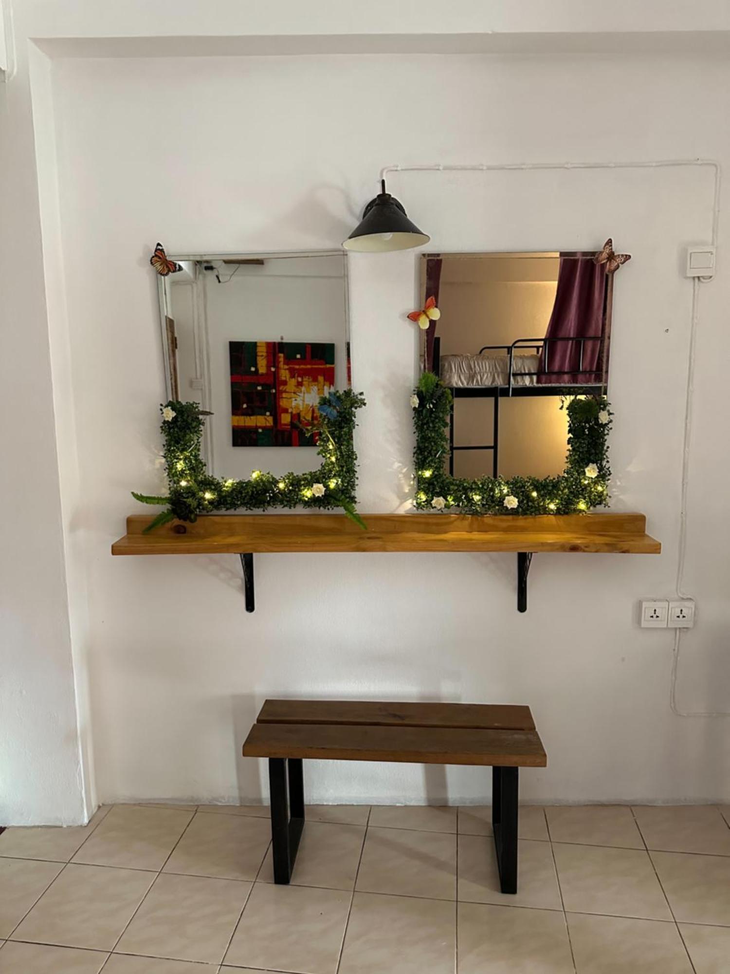 The Cabin Backpackers Hostel & Bar 치앙마이 외부 사진