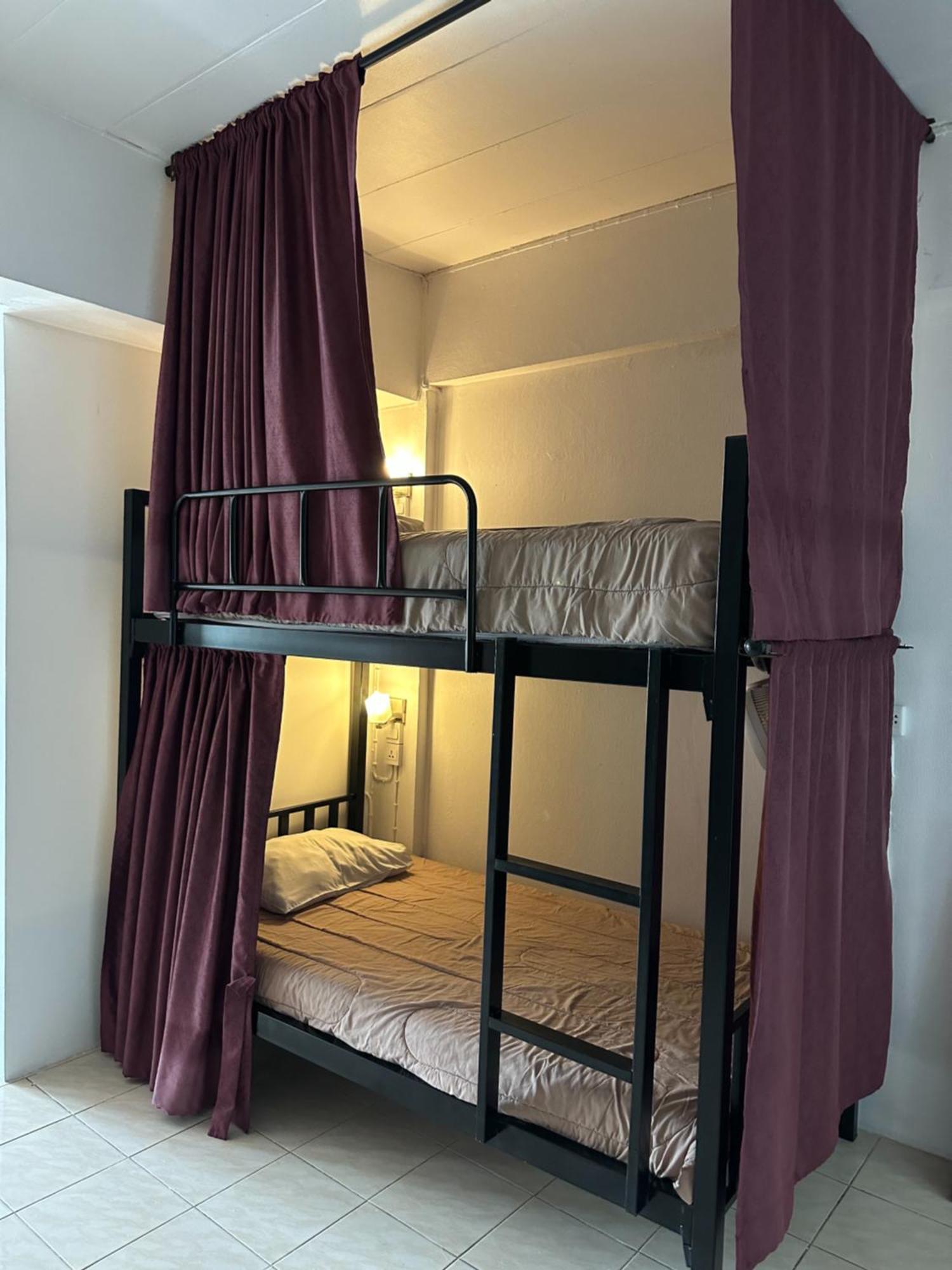 The Cabin Backpackers Hostel & Bar 치앙마이 외부 사진