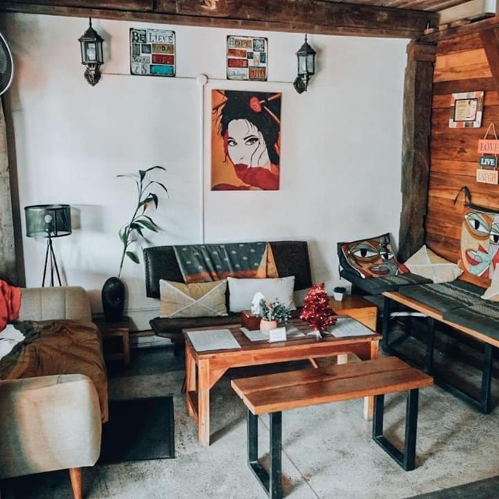 The Cabin Backpackers Hostel & Bar 치앙마이 외부 사진