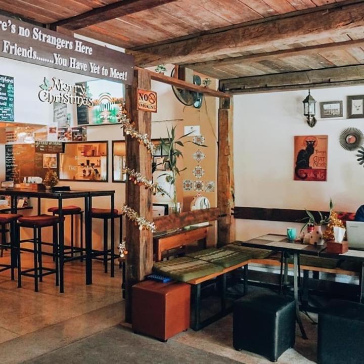 The Cabin Backpackers Hostel & Bar 치앙마이 외부 사진