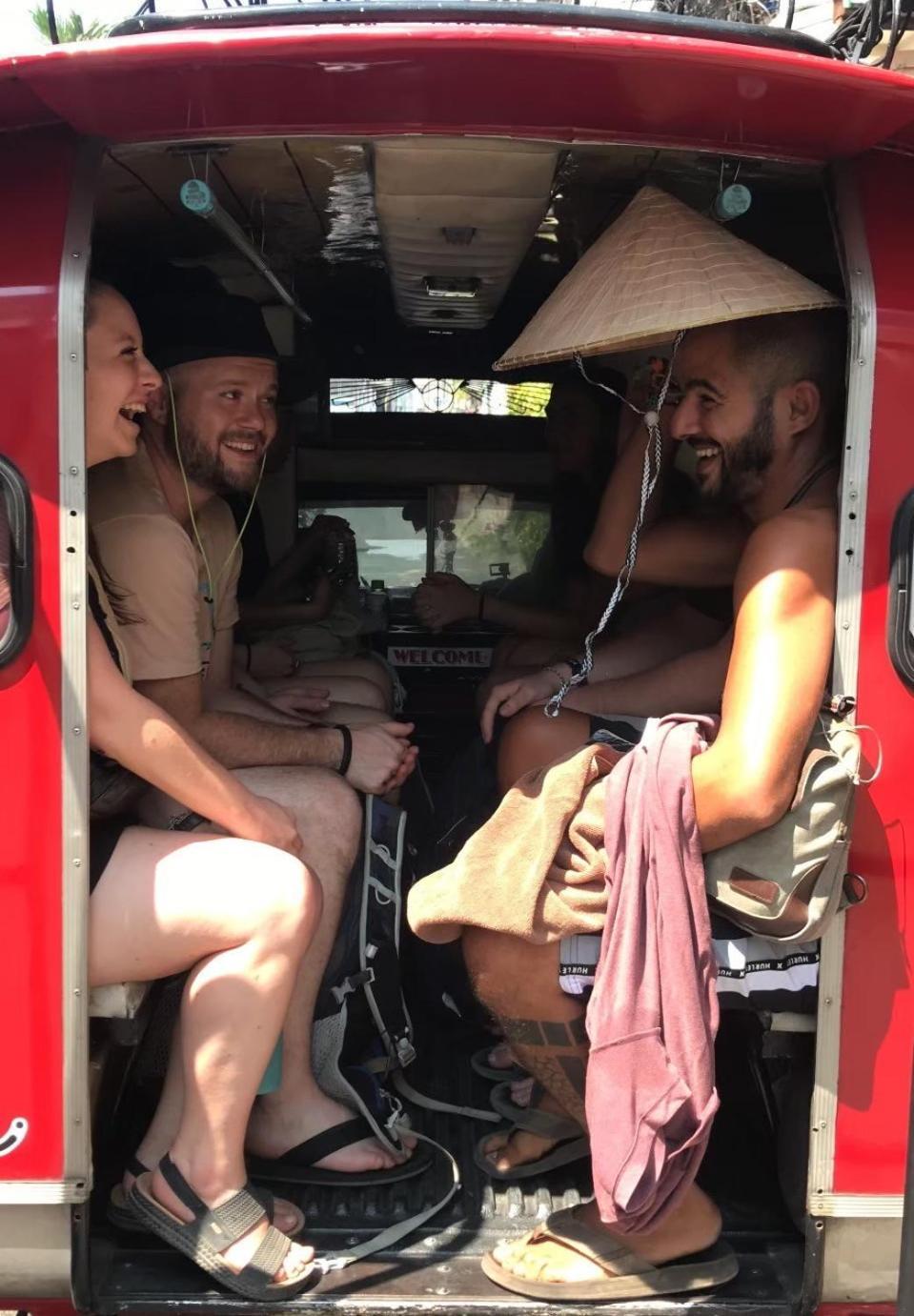 The Cabin Backpackers Hostel & Bar 치앙마이 외부 사진
