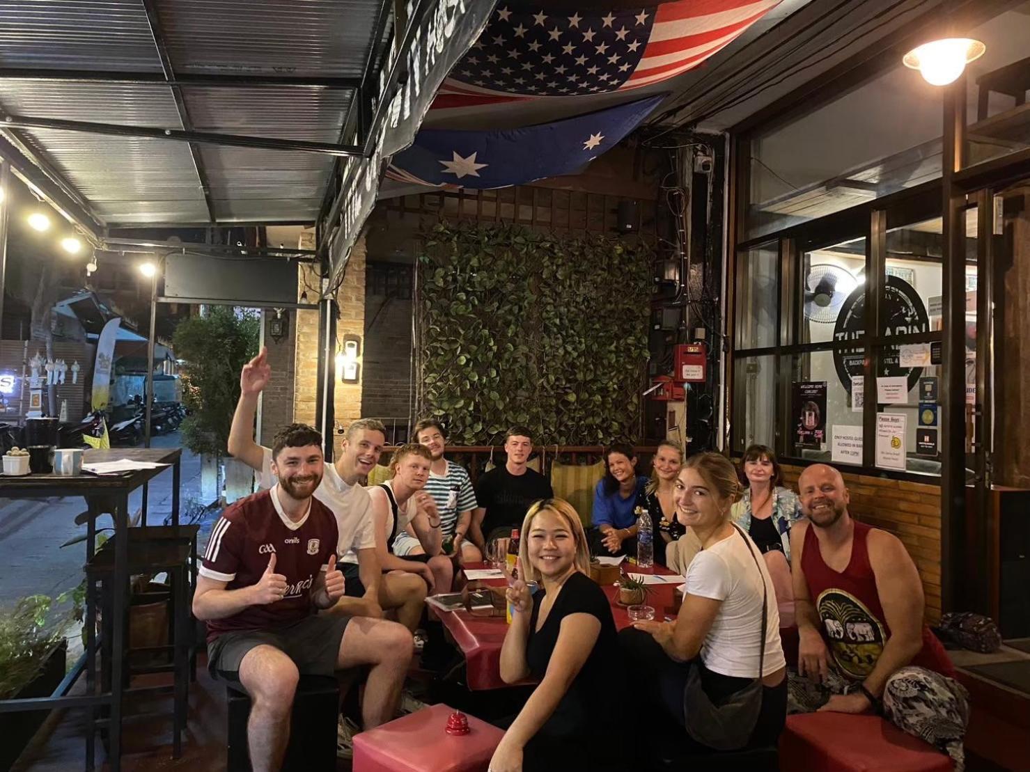 The Cabin Backpackers Hostel & Bar 치앙마이 외부 사진