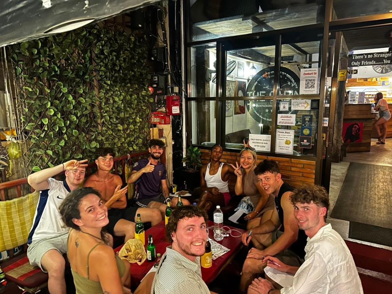 The Cabin Backpackers Hostel & Bar 치앙마이 외부 사진