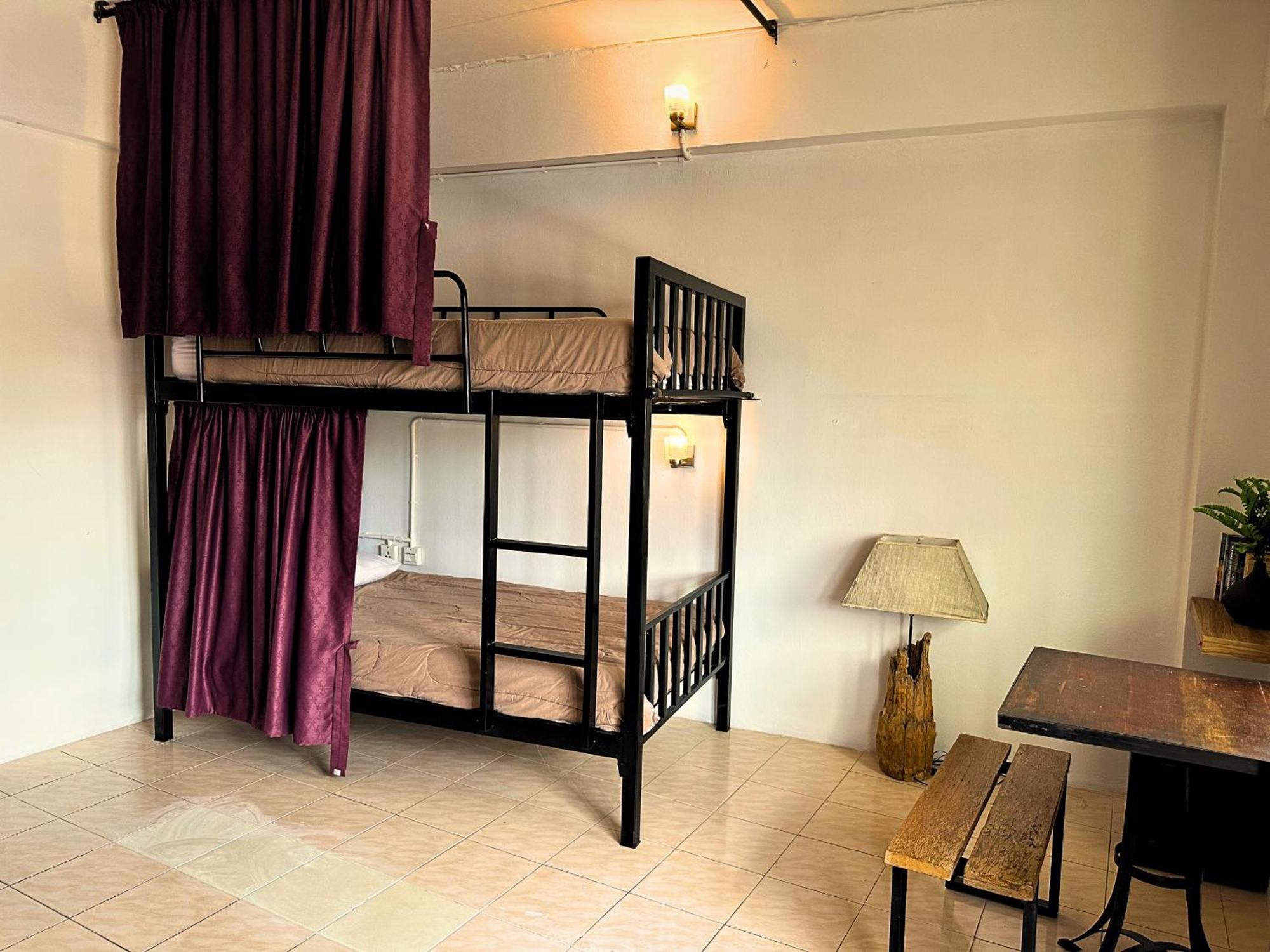 The Cabin Backpackers Hostel & Bar 치앙마이 외부 사진