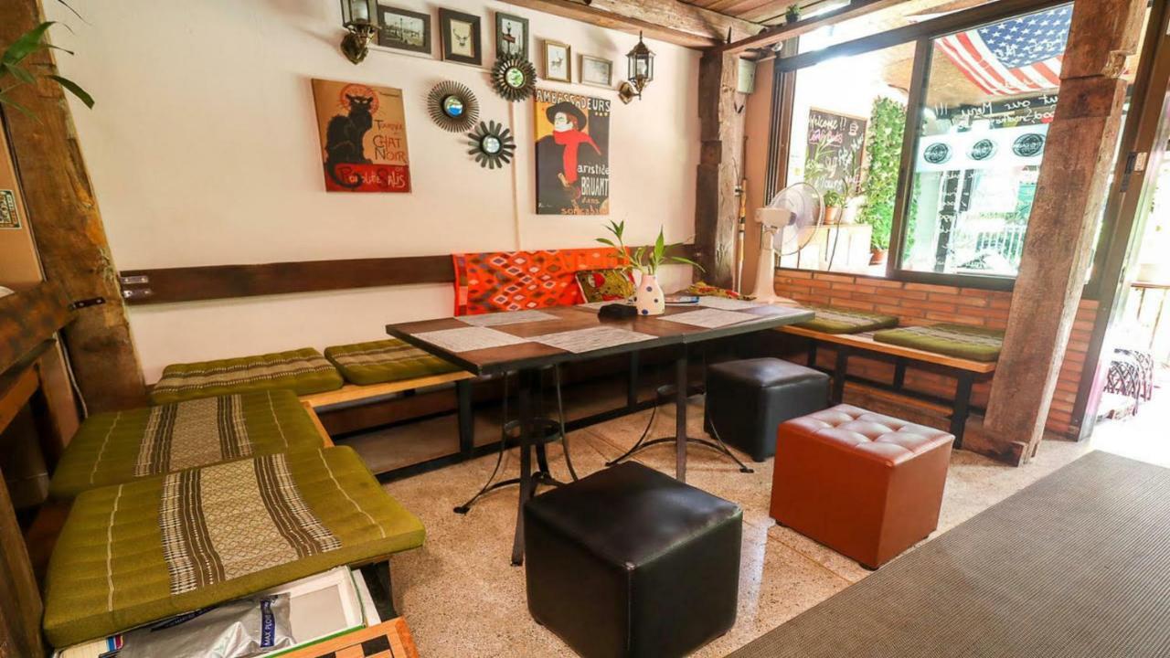 The Cabin Backpackers Hostel & Bar 치앙마이 외부 사진